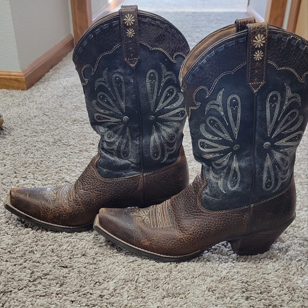 Size 10B Ariat Cowboy Boots